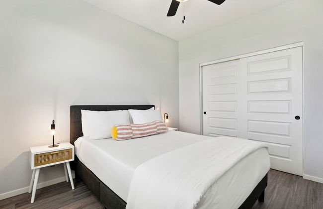 Sunny Contemporary Home with Pool BBQ - Foto 4