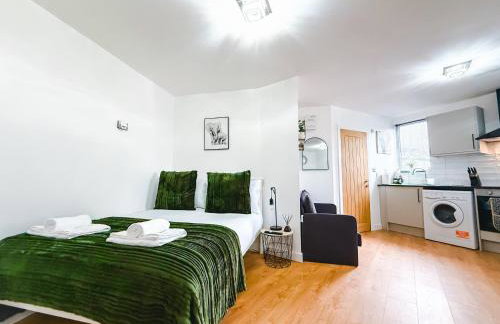 Chic Studio, Free parking, Sleeps 2 - Foto 40