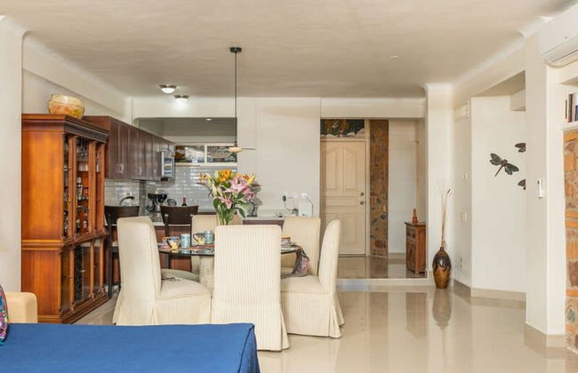 Ocean Front Condo With Pool Sleeps 6 Adults - Foto 12