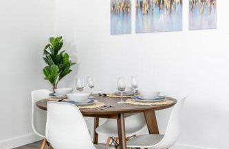 City Retreat Minutes to DT - Foto 8