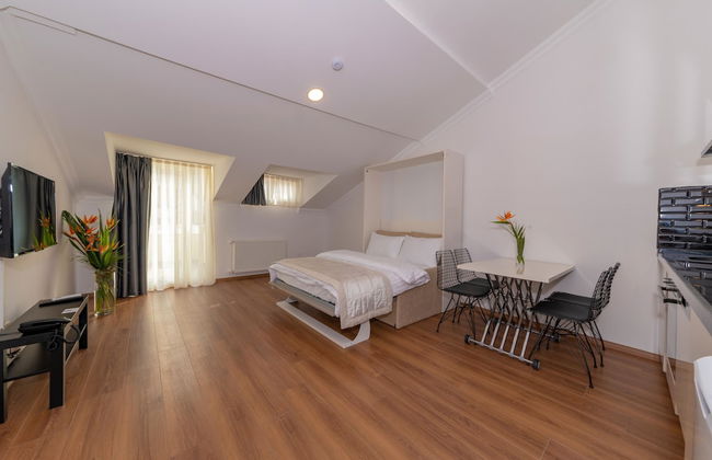 Joy Suites - Photo 32