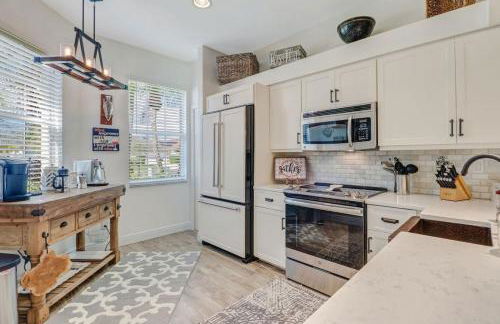 Sunshine days Stunning pool home. Gated community - Photo 10