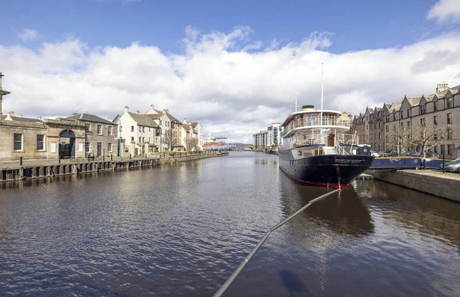 Cute House with Courtyard - Photo 25