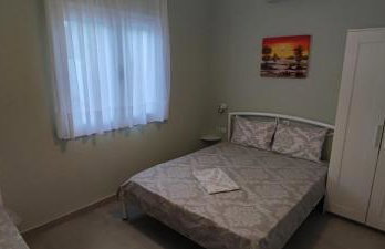 Garlis Apartments - Photo 14