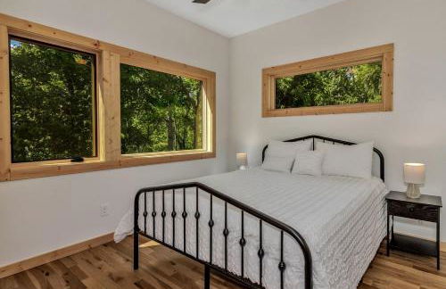 Romantic Mountain Retreat with Hot Tub and Panoramic Views Near Marshall, NC - Foto 21