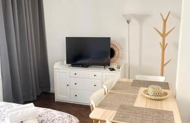 LOENA CANNES CENTRE - 2 pièces rénové - 4 personnes - proche croisette palais festival plage - internet gratuit - climatisation - non fumeur - Foto 17