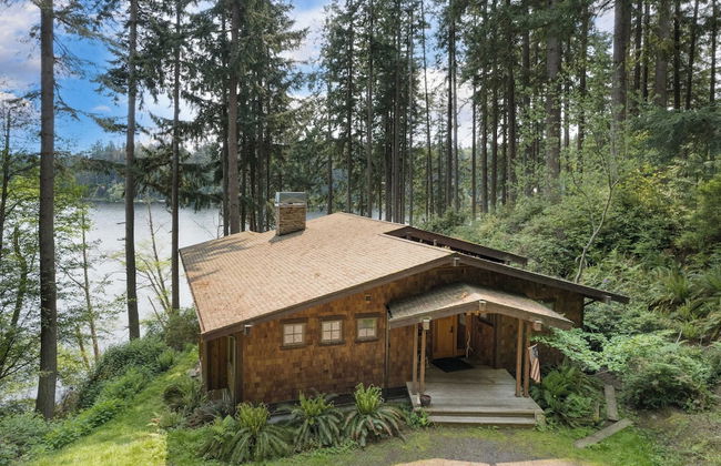 Goss Lake Chalet by Avantstay Lakefront w/ Dock - Photo 41