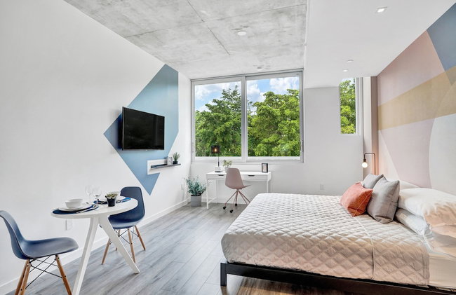 Design District Suites - Photo 26