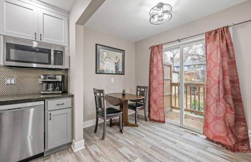 Benson. Cozy pet friendly living. No pet fees. - Photo 26