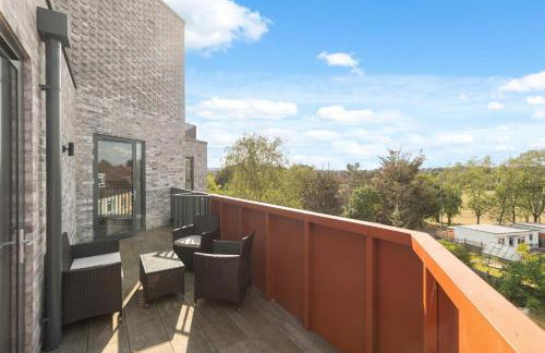 Luxury 3BR Apt Sleeps 10, Wembley & Park Views - Photo 29