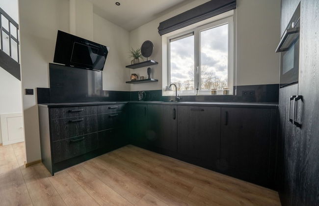 Luxury Villa With Dishwasher - Photo 11