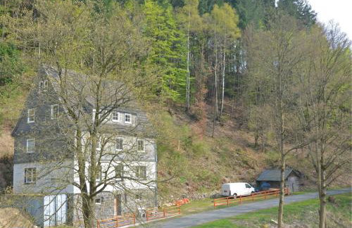 Lovely Group House near Winterberg with Private Sauna, Garden, & Terrace - Photo 2