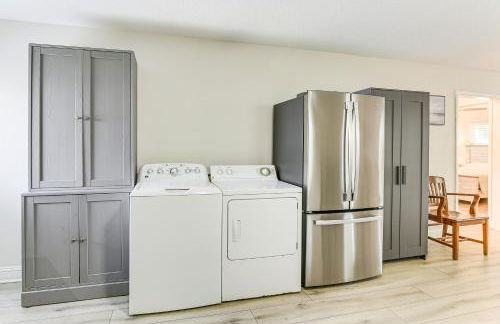 Steps to Seawall Fenced Family Home in Galveston! - Foto 11