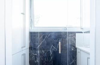 Modern Flat with Workspace in Foz by HostWise - Foto 14