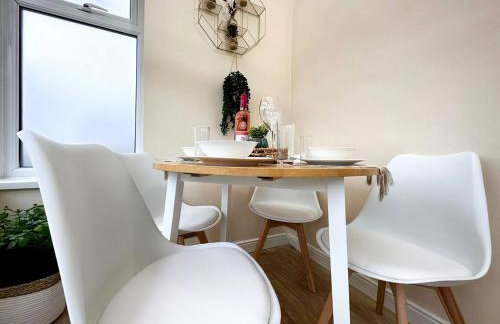 Joyful Jungle Jewel wBalcony & Foozeball-Ferndale - Foto 19