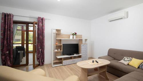 Three-Bedroom Holiday Home In Divsici - Foto 3