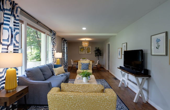 Green Hills Escape - Photo 1