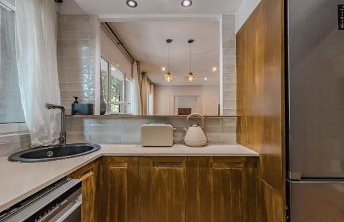 NEW Refurbished Modern Apartment - Photo 27