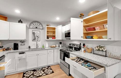 Retro Cumberland 2-Story Hangout near Six Flags - Foto 7