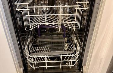 1 Bedroom Apartment- Free Parking, Broad St, City Centre - Photo 14