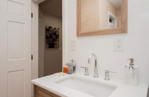 Jennifer's Cozy Apt Near Brown w In Unit Laundry - Foto 17