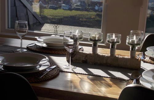 Lina's Ferienwohnungen - zwei moderne FeWos mit Sauna im Haus und fantastischem Ausblick - Foto 37