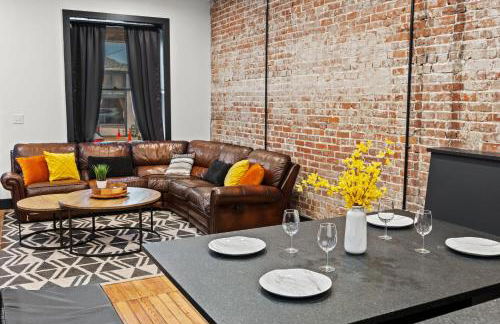 Unique Black Home in the Heart of Shelby Park - Foto 3