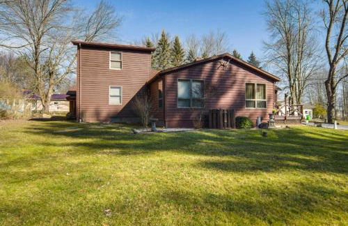 Charming Pymatuning Lake House Near Park and Beach - Photo 38
