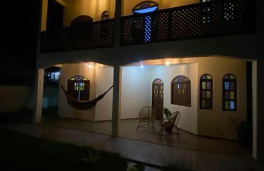 Casa Ampla de estilo colonial, espaço para até três carros - Foto 8