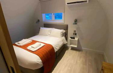 Blackbird Lodge - 2 bed with aircon, hottub, AC, accessible, stunning views - Photo 12