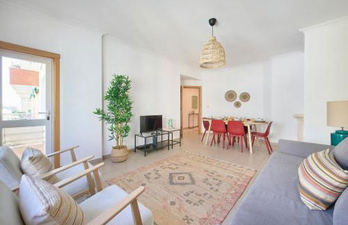 Spacious Apt Near Beach & Train, By TimeCooler - Foto 10