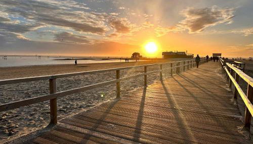 Sky & Sand Homes Wattläufer I Nordsee-Auszeit im Reetdachanwesen mit Parkgarten - Foto 5