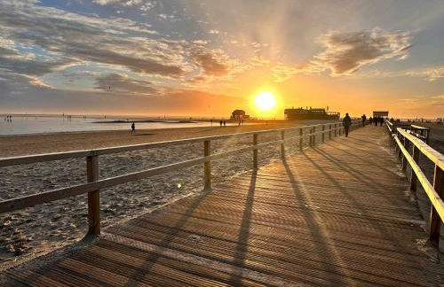 Sky & Sand Homes Wattläufer I Nordsee-Auszeit im Reetdachanwesen mit Parkgarten - Photo 5