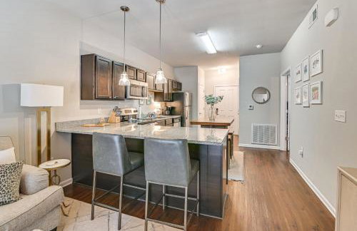 Cotton District Condo Walkable Spot for Game Day! - Foto 7