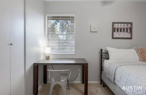 2 Miles to DT Updated Pet-Friendly Home for Four - Foto 16