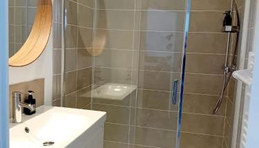 102 - Appart rénové avec grand salon et 1 chambre - Tram et Clinique Mutualiste à 1 min - Foto 3