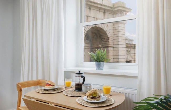 Luxury First Floor 2 bed Apartment - Foto 7