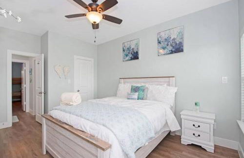 "The Ocean Aire" , 30 secs from the sand! - Photo 15