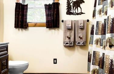 Gorgeous Cottage with Hot-tub and Games in Beaver Cove, Maine - Foto 8