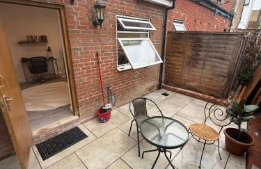 Ground Floor Apartment with Private Garden - Near Victoria Park - Foto 3