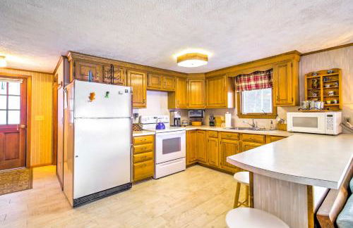 Scenic Lyman Home on Swan Pond with Wraparound Deck! - Foto 10