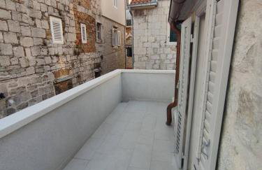 The center of Split, renovated stone house - Photo 7
