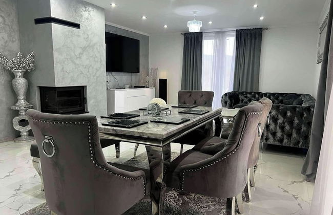 4-bed Villa Retreat - Bbq, Garden & Stunning Views - Foto 1