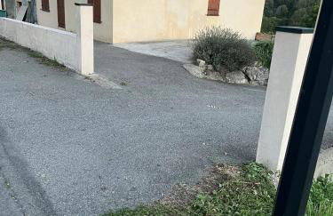 Maison chaleureuse à Saint-Aventin avec jardin et vue montagne - Foto 14