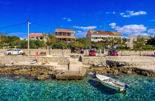 Apartments Ivan Sea View in Peaceful Lun - Photo 1