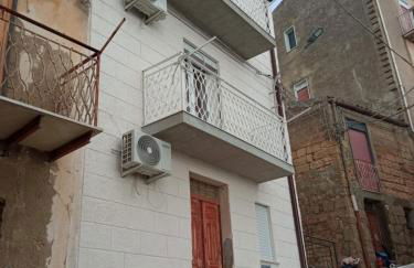 Modern Hillside Retreat with Panoramic Views - Foto 36