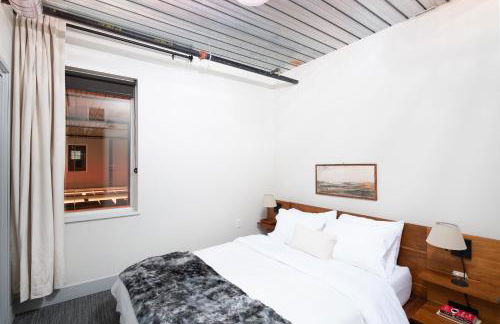 Spacious Luxury 2BR Apt Near Fiserv with Parking - Foto 15