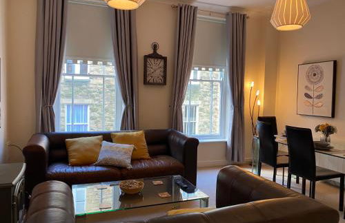 Fabulous 2 bed Historic Ground floor apartment Belper with free car parking next to property - Foto 25