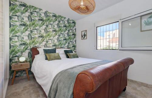 Luxury modern beachfront 3 bed gated community townhouse with pool, sun terrace, sea views close to all amenities - Photo 7