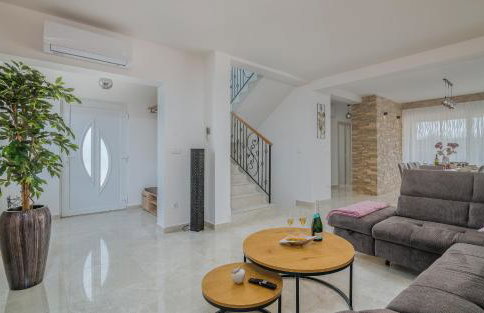 Villa Lusarci with pool - Foto 57